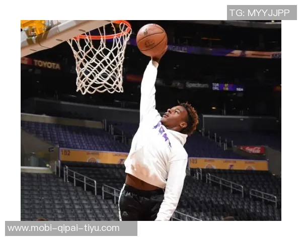 布朗尼单臂劈扣震撼全场詹姆斯感慨上空气与众不同