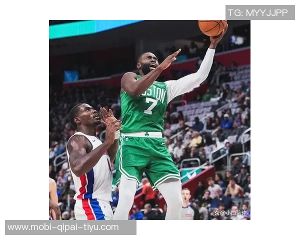 杰伦布朗三节狂砍30分5篮板助力球队进攻势头强劲